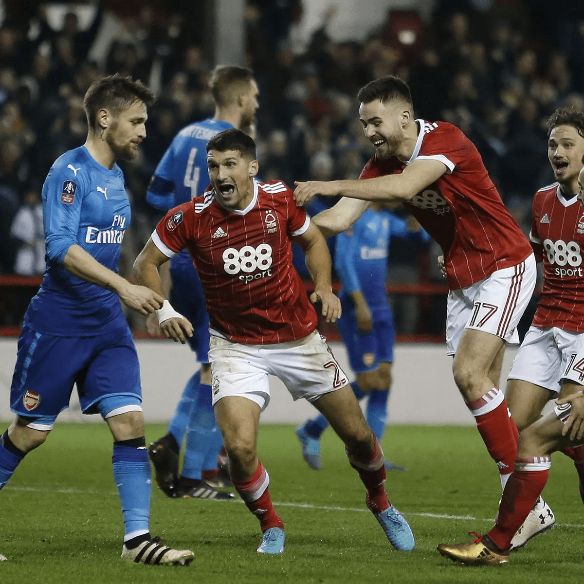 也能在防守 也能在防守