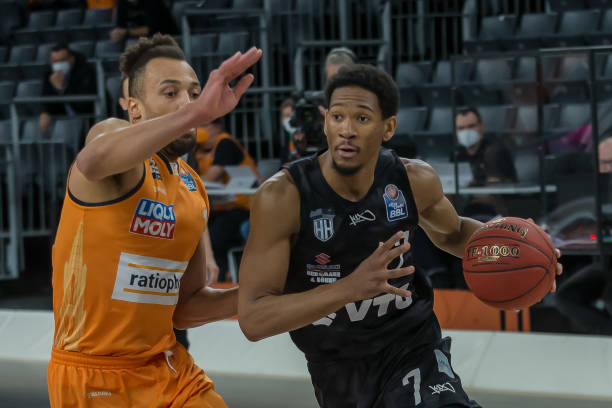 球曾短暂扳 球曾短暂扳